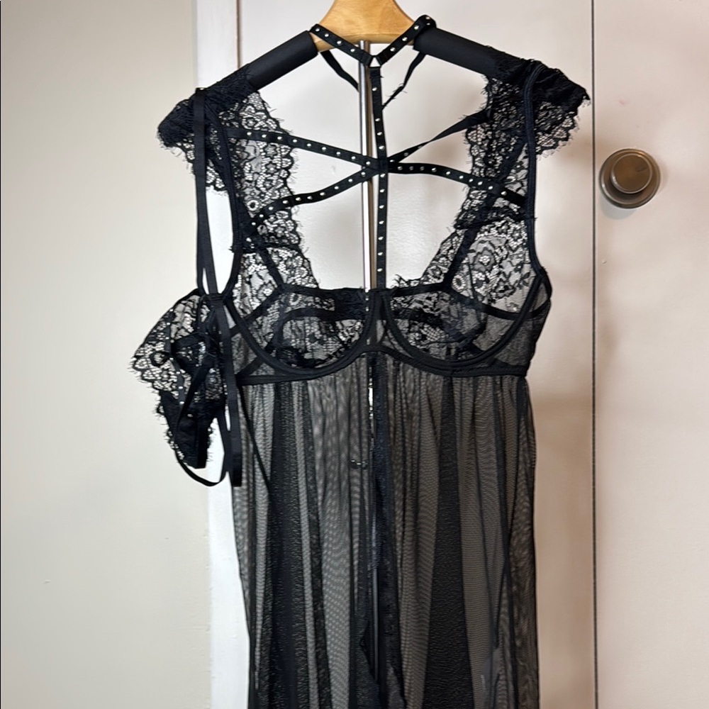 VENUS Black Lace Bra with Sheer Mesh Panels